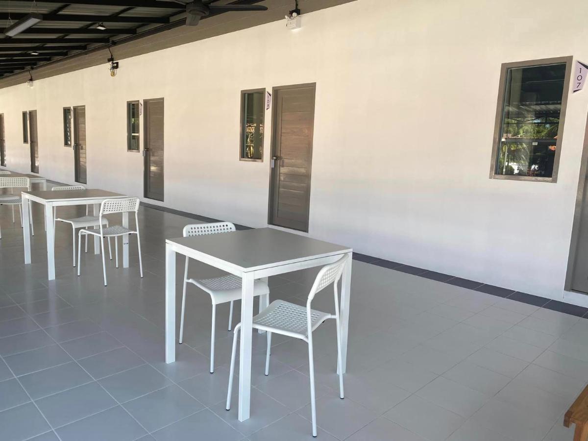 Bed and Breakfast Juni House Chumphon Esterno foto