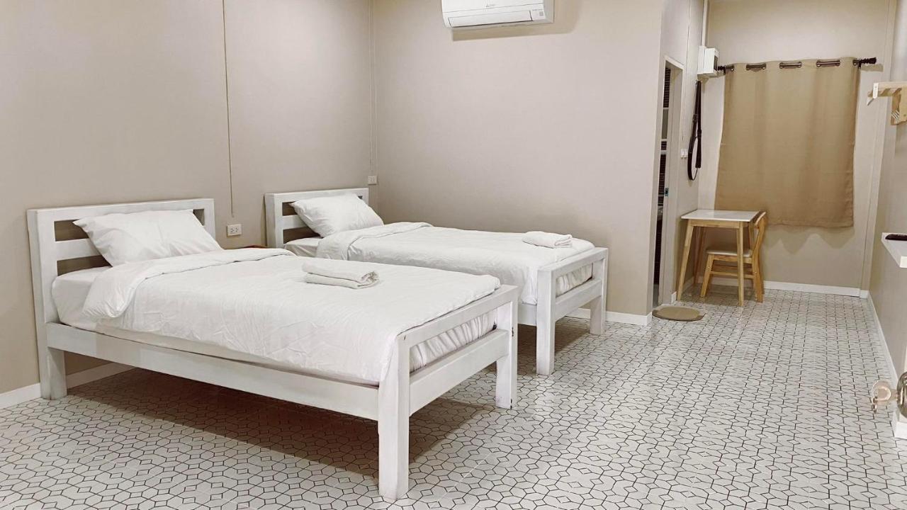 Bed and Breakfast Juni House Chumphon Esterno foto