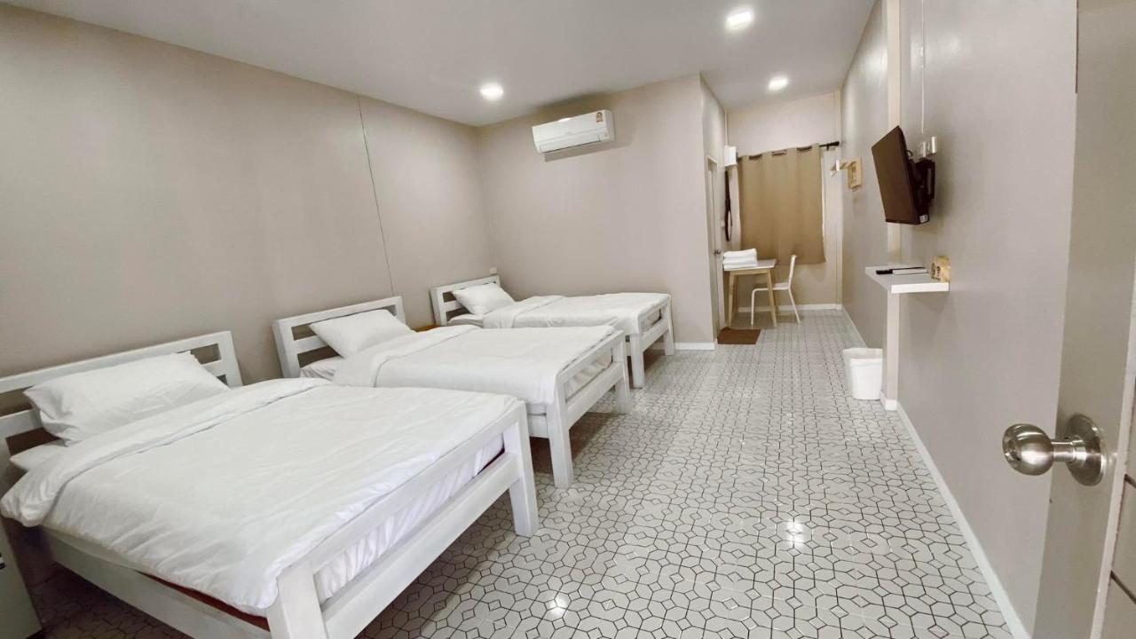 Bed and Breakfast Juni House Chumphon Esterno foto