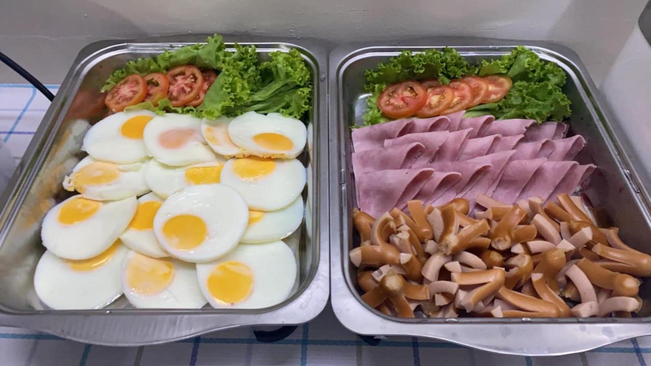 Bed and Breakfast Juni House Chumphon Esterno foto