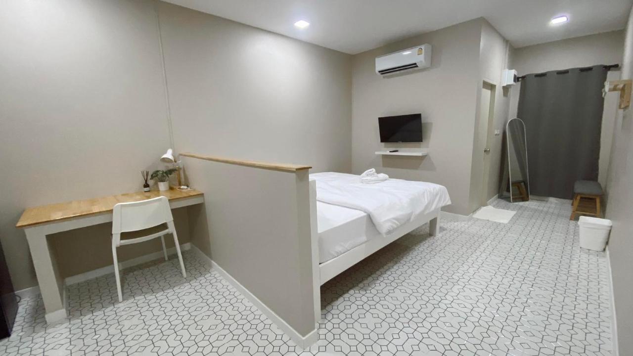 Bed and Breakfast Juni House Chumphon Esterno foto