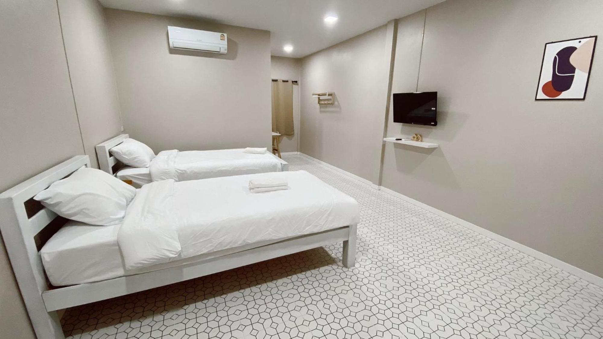 Bed and Breakfast Juni House Chumphon Esterno foto