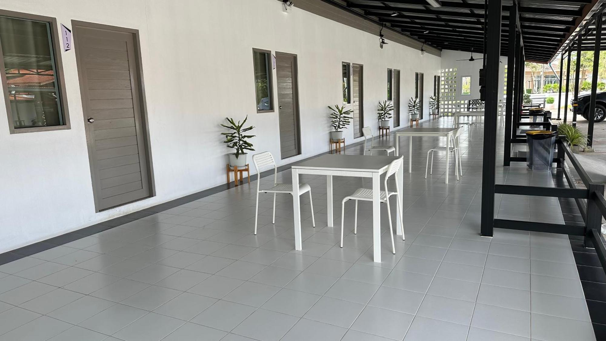 Bed and Breakfast Juni House Chumphon Esterno foto